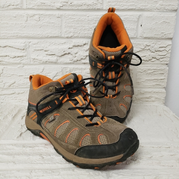 walking boots 5.5
